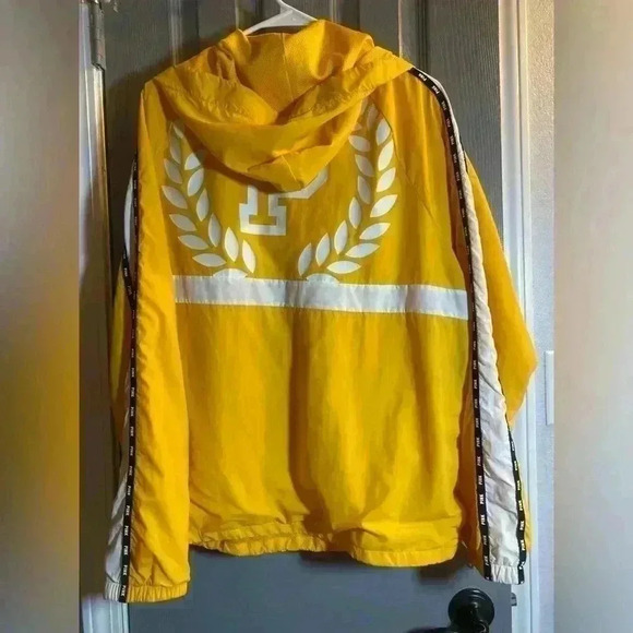 Victoria’s Secret PINK windbreaker with hood in yellow. Women’s size M/L - Picture 3 of 10